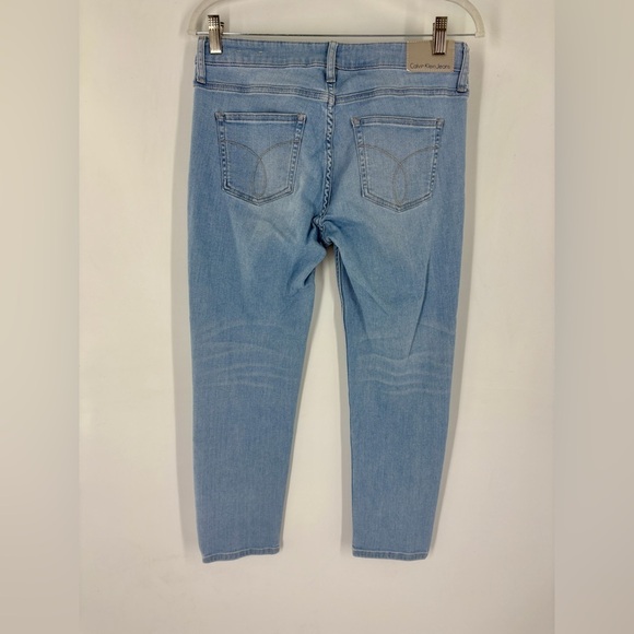 Calvin Klein Jeans Women's Capri Jeans Casual Light Blue Wash Size 8 - Picture 4 of 6